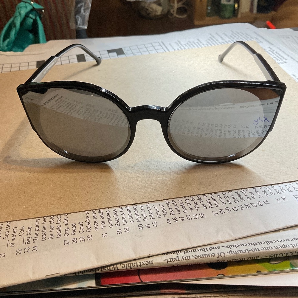Black sunglasses 7058RV